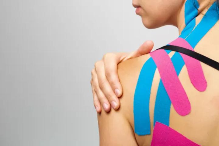 Kinesiotaping twarzy – jak poprawić wygląd i zdrowie skóry?